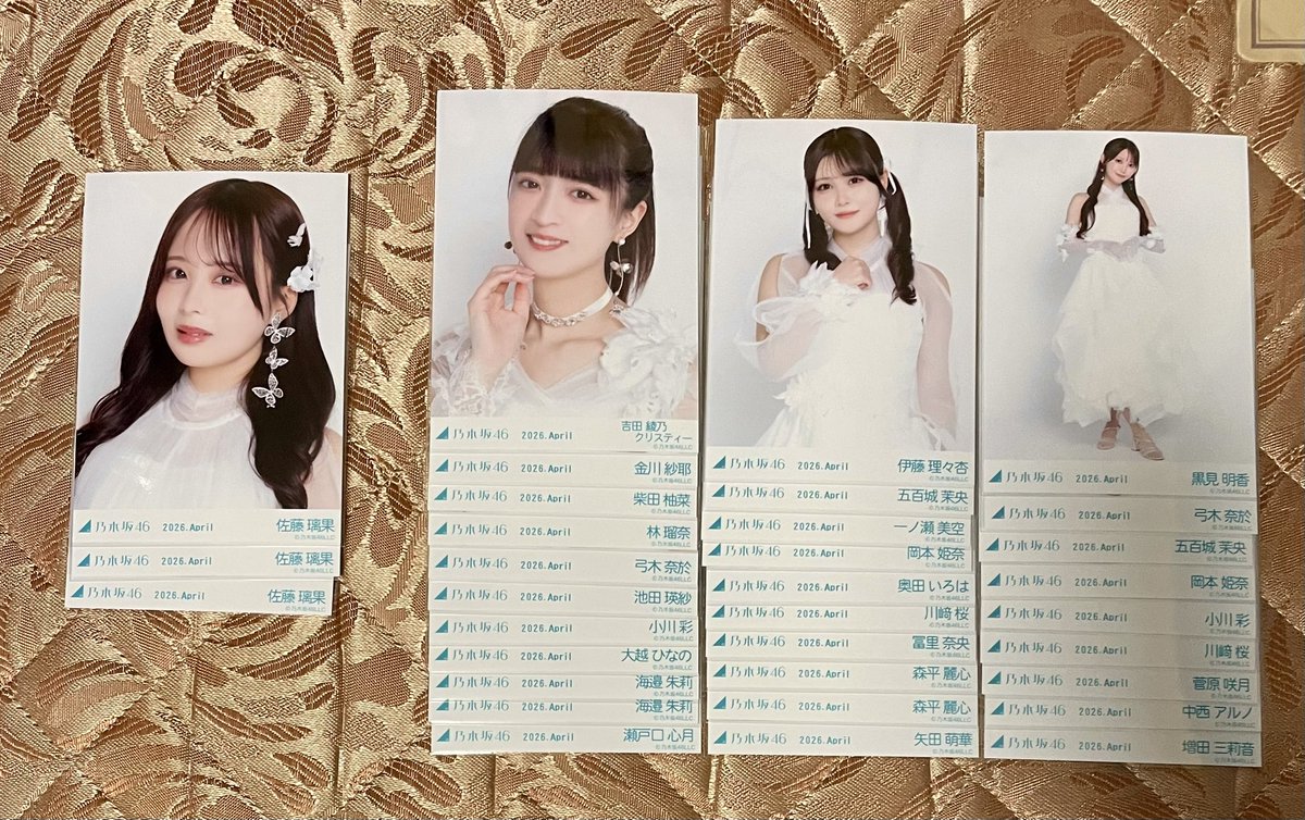 SAKONOGI's tweet photo. 乃木坂46 生写真　紅白2025衣装　トレ
トレード

◆提供
画像

◆希望
梅澤　ヨリ、チュウ
賀喜　ヨリ、チュウ、ヒキ
川端　ヒキ

※郵送トレでお願いします🙇‍♂️ https://t.co/BanBMkrE2W