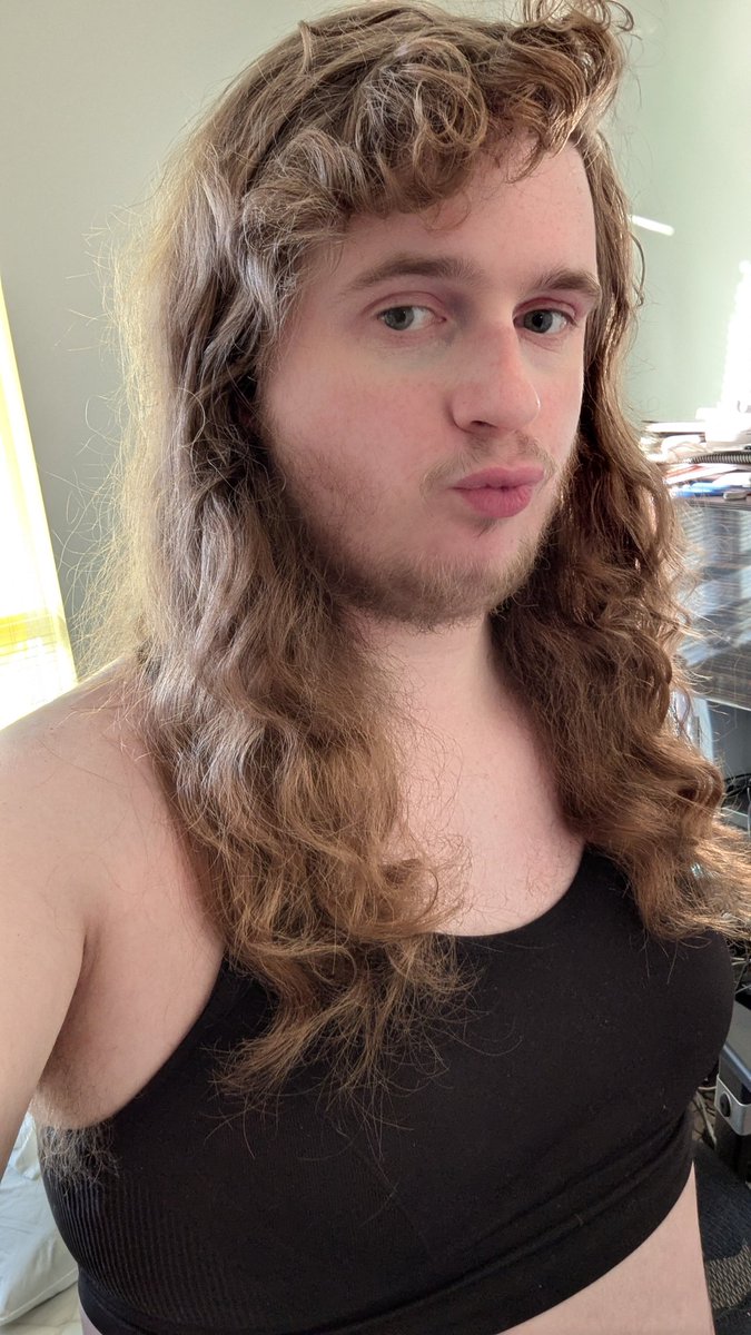 Bowblax's tweet photo. Being cute 🥰 https://t.co/cL2QE8MDki