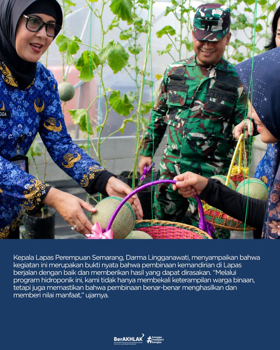 LPP_Semarang's tweet photo. Melalui program budidaya melon hidroponik, warga binaan dilibatkan dalam proses penanaman, perawatan, hingga panen. Dari hasil budidaya tersebut, berhasil dipanen sekitar 25 kilogram melon yang menjadi hasil pembinaan kemandirian berkelanjutan. https://t.co/vG0OmNbNBv