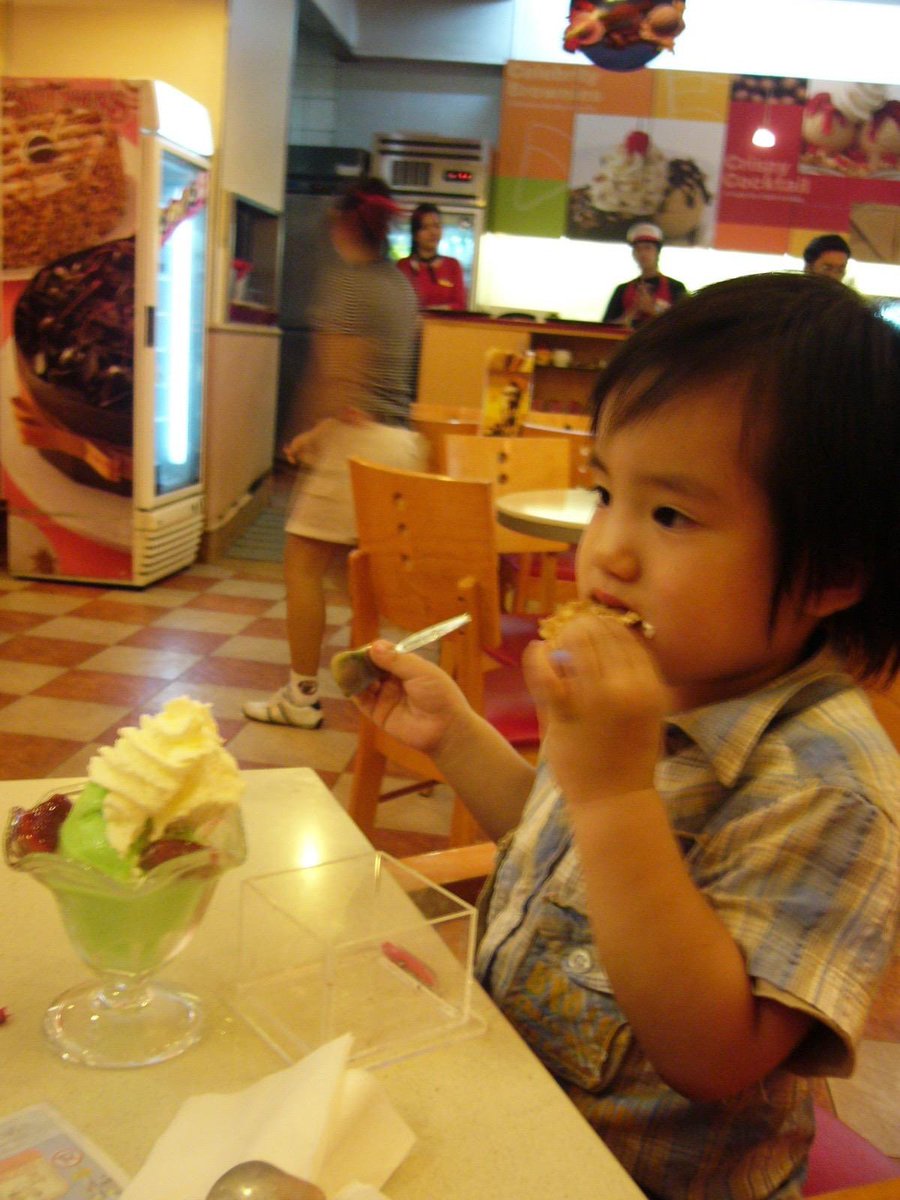 mabaecutie's tweet photo. อ้วมหม่ำ ๆ ไอติม แก้มอ้วมเหมือนเดิมเยย https://t.co/V07xAT0sFd