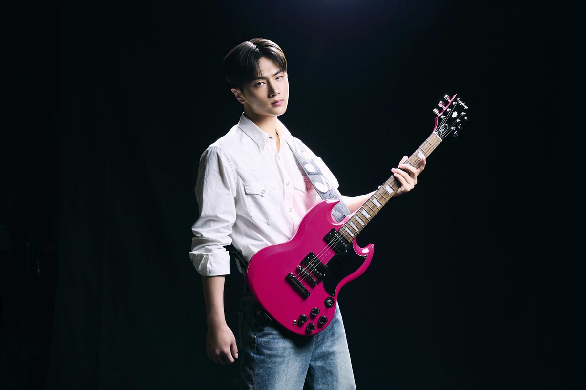 jaywonitoss's tweet photo. Epiphone ha anunciado el lanzamiento del modelo exclusivo “Epiphone Jay ‘Raoul’ SG Tribute Plus”, creado en colaboración con JAY de ENHYPEN estará disponible en Weverse a partir del 19 de junio. 🎸🎸🤍 https://t.co/AF4XlMkpxm