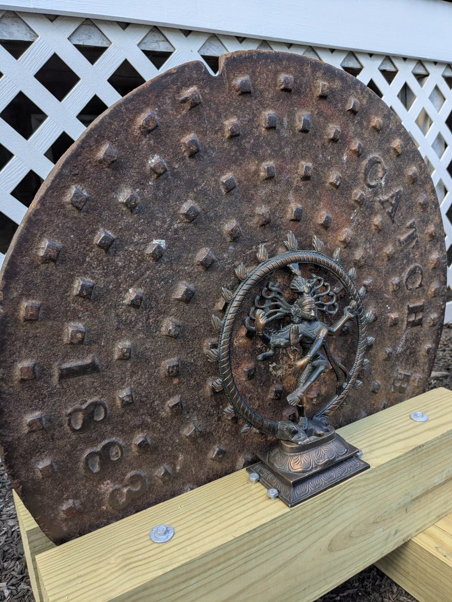 huge_hands's tweet photo. Something different. "Manhole Shiva". https://t.co/nQNafh4SUS