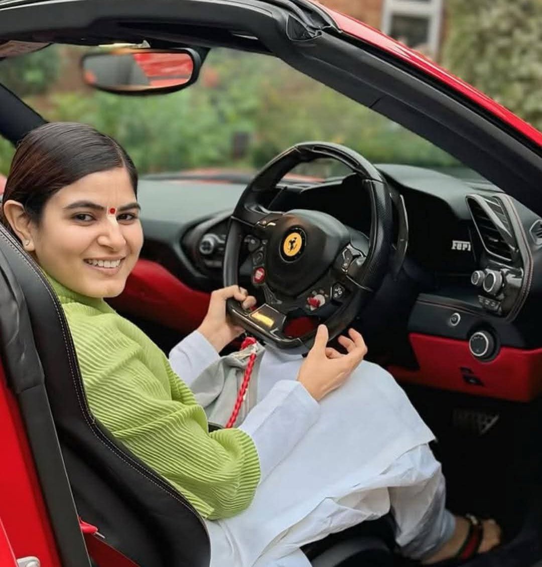 Preeti__agm's tweet photo. मिलिए कथा वाचक चित्र लेखा से..

बहुत छोटी सी उम्र में गुरु से दीक्षा ली तथा कथावचन का प्रशिक्षण प्राप्त किया

वर्ष 2019 में आध्यात्मिक एवं युवा उपदेश के रूप में " वर्ल्ड बुक ऑफ रिकॉर्ड " द्वारा सम्मानित किया जा चुका है

अब ये वायरल " Ferrari 488 Spider " स्पष्ट रूप से उसकी नही है बस सोशल मीडिया पर भाम्रिक है