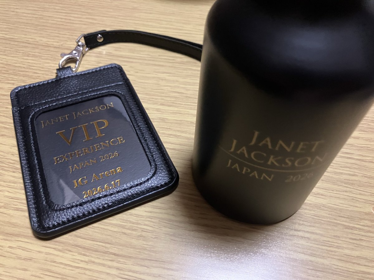 VELVETWOLF214's tweet photo. 実は仕事サボってジャネットのライブだったのです_(✧θ✧｣∠)_

#JanetJackson https://t.co/SoXQcTYYRE