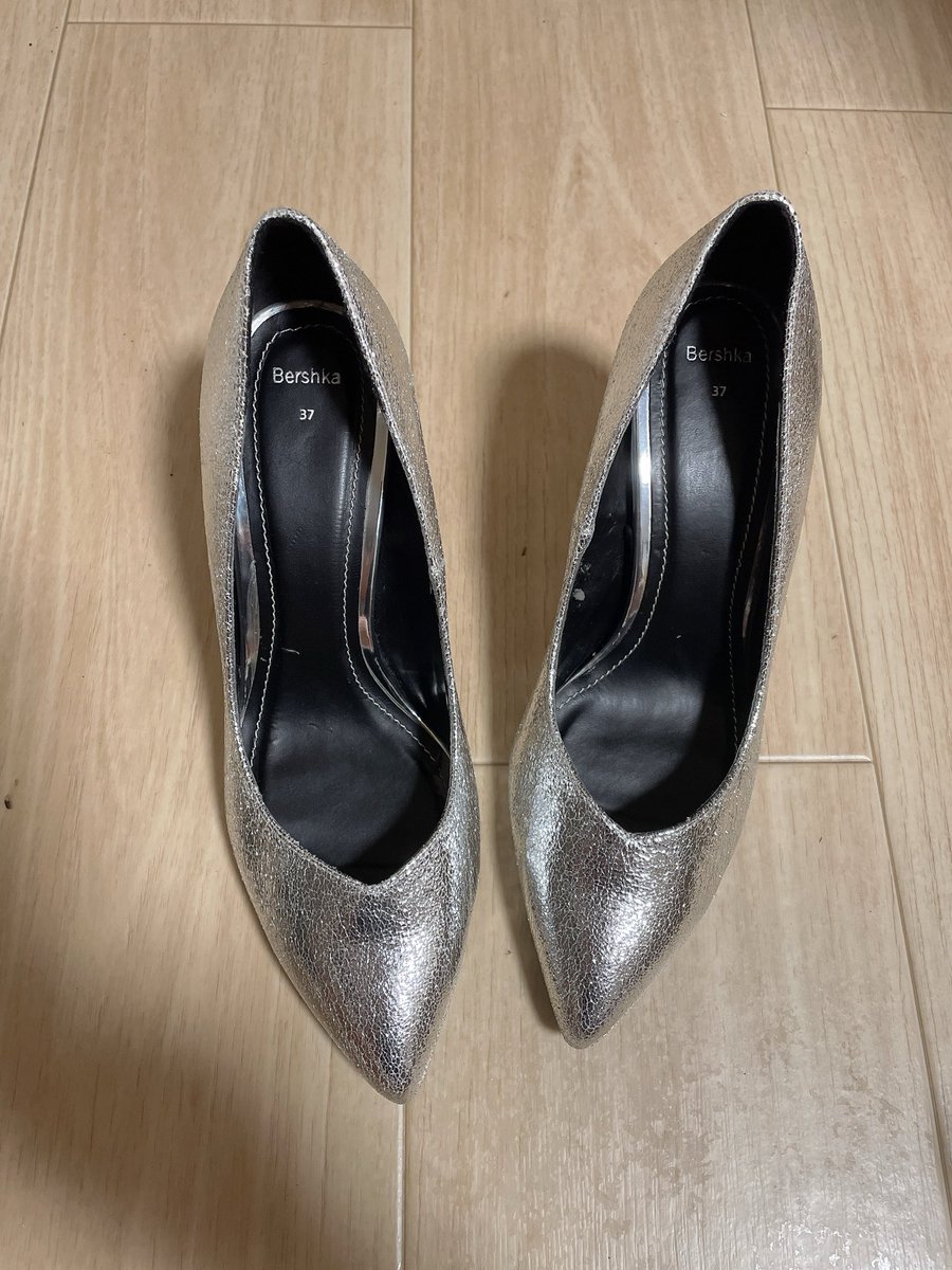 09090mmm's tweet photo. こちら販売可能です！

ブーツ　7000円
ヒール    5250円

ストッキング、靴下などおつけの場合はプラス1000円ほど��ただきます。
Yフリマのみ
#靴売ります　#ブーツ売ります　#売り子
#足フェチ　#ブーツ　#ロングブーツ https://t.co/GKlxpBYbuM