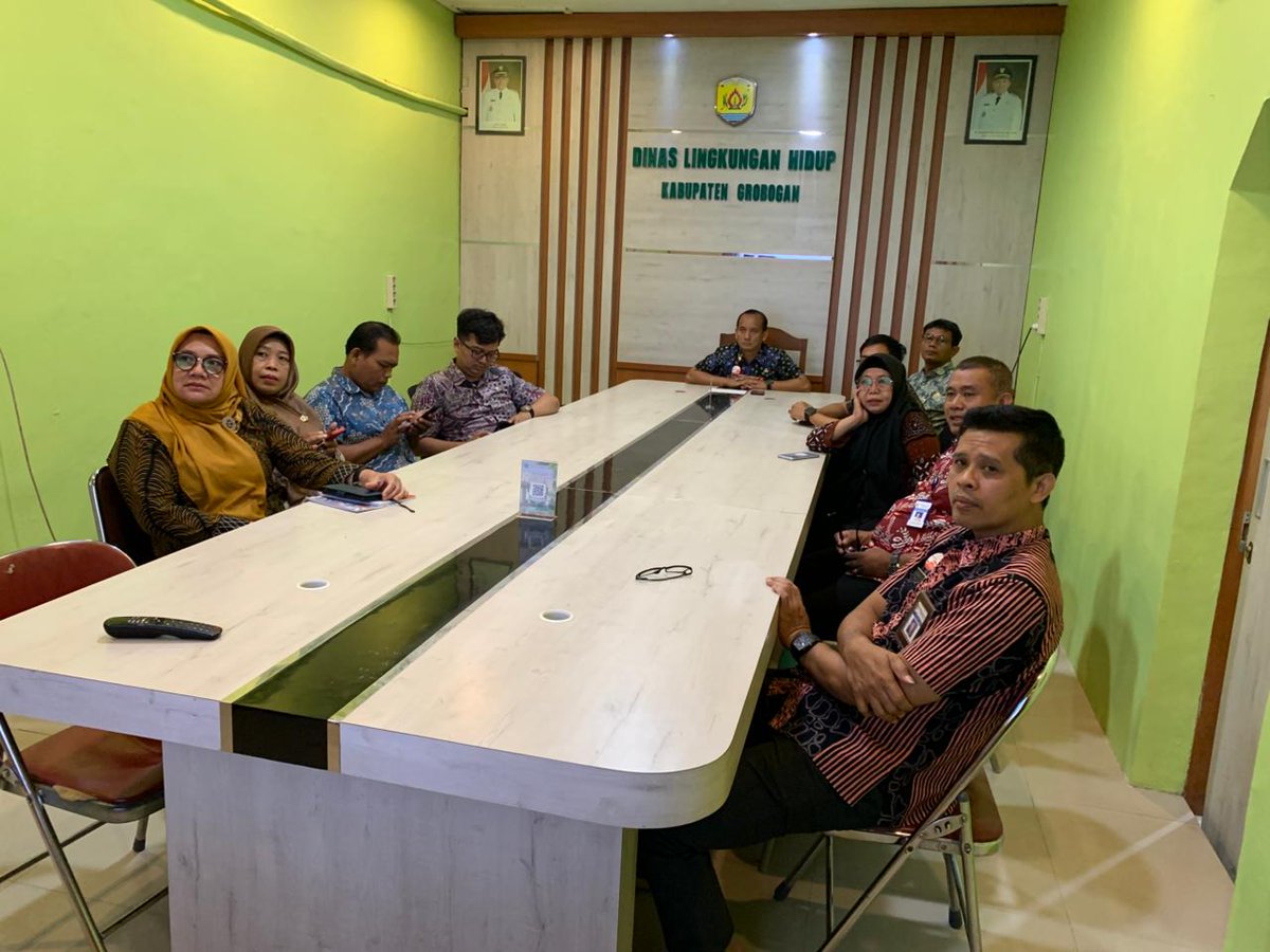 DLHgrobogan's tweet photo. Dinas Lingkungan Hidup Grobogan Nobar Webinar Pariwara Antikorupsi 2026, Perkuat Budaya Integritas di Lingkungan Kerja
Grobogan – Di tengah semarak perhelatan Piala Dunia DLH Kab. Grobogan mengisi kegiatan yang sarat nilai edukasi dan penguatan integritas. Pada Kamis (18/6/2026), https://t.co/YzXw1HUP6S