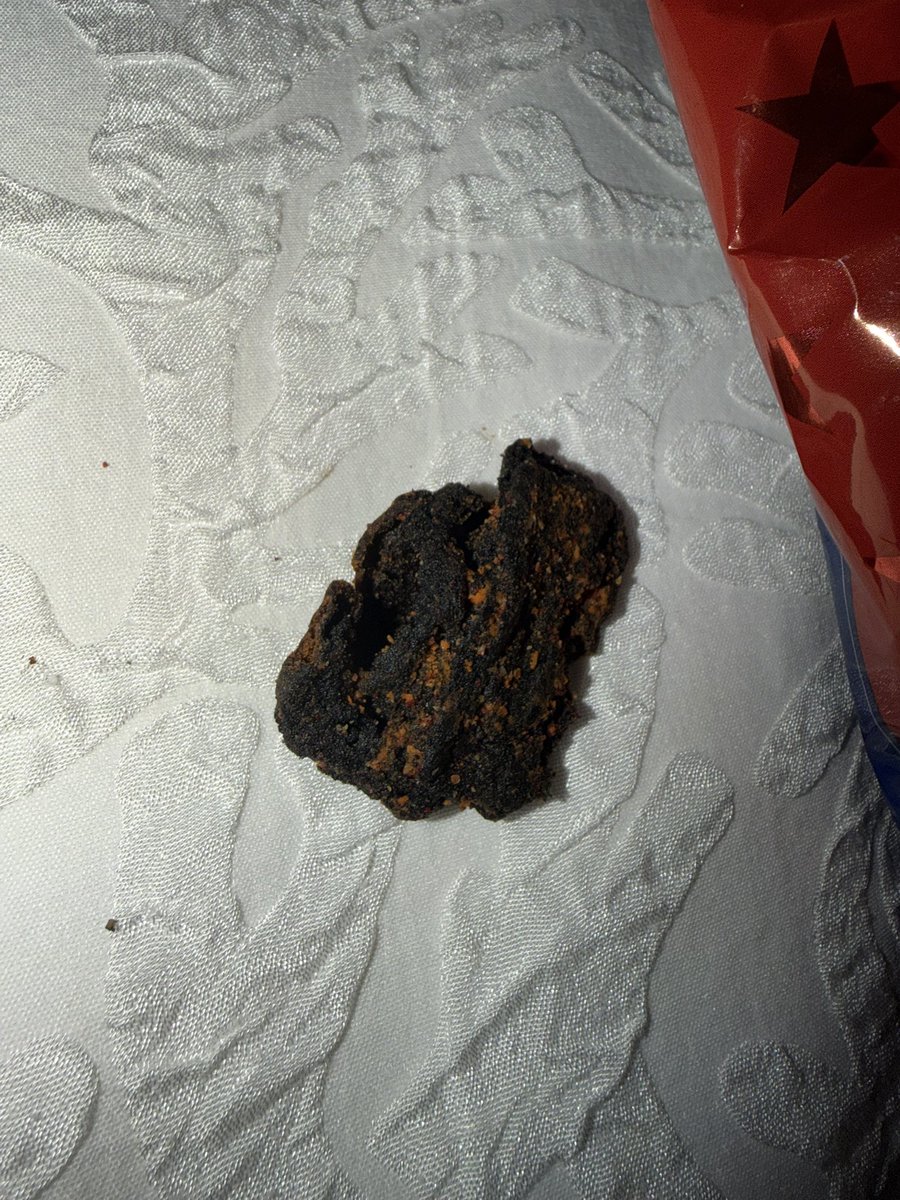 heisjakobe's tweet photo. @Doritos wtf is this in my bag and how are we gonna fix it? 🤮 https://t.co/5RE67IdCnV
