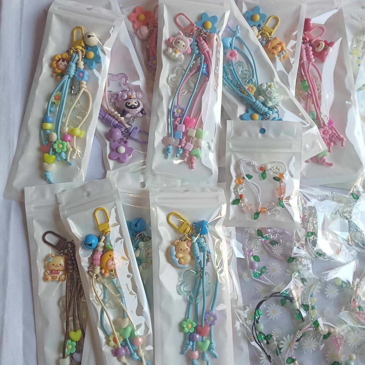 __xyoe's tweet photo. guys yg cari aksesoris buat dibagiin sebagai mini gift ataupun dijual kembali boleh yaa aku open bulk order 🫶 https://t.co/nEDYpw575r