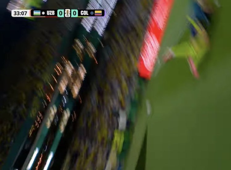 ma_fe79's tweet photo. Pensé que era el pov del árbitro pero era el del camarógrafo cuando lo atropellaron los jugadores jajsjsjs https://t.co/KCeB0X79Ng