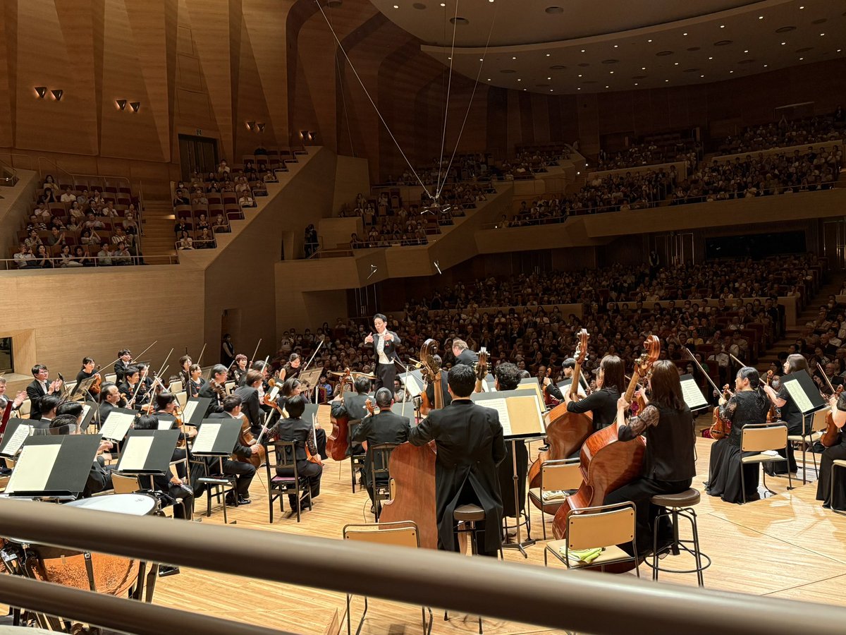 mgm0609's tweet photo. 最後は名曲中の名曲、ブラームス 交響曲第1番。これが自分の中の予想を大きく超える熱い演奏で正直山響に驚いた。指揮者の阪さんが何をしたいのか・どんなふうに作り上げたいのかがヒシヒシと伝わってくる。わたしはそんな音楽にとても心打たれる。奏者も人間だもの、多少の粗なんかどうでもいい。→ https://t.co/vAB9Jly46X