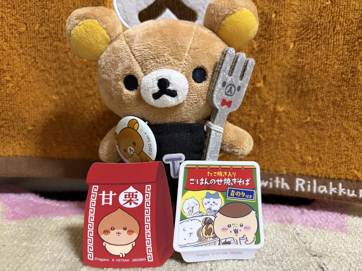 rizu223's tweet photo. 違う品物を買いに行ったのに、気になってたくりまんパイセンの炙りしめ鯖スナックを発見⭐️ラス2だったから買い占めて来ちゃった😊味が気になる👀
ステッカーに先生不在だけど、パイセンも好きなので。結果は甘栗🌰と何か色々入った焼きそば😳甘栗可愛い❤️良き😍
 #ちいかわ https://t.co/A4XnNv2rAO