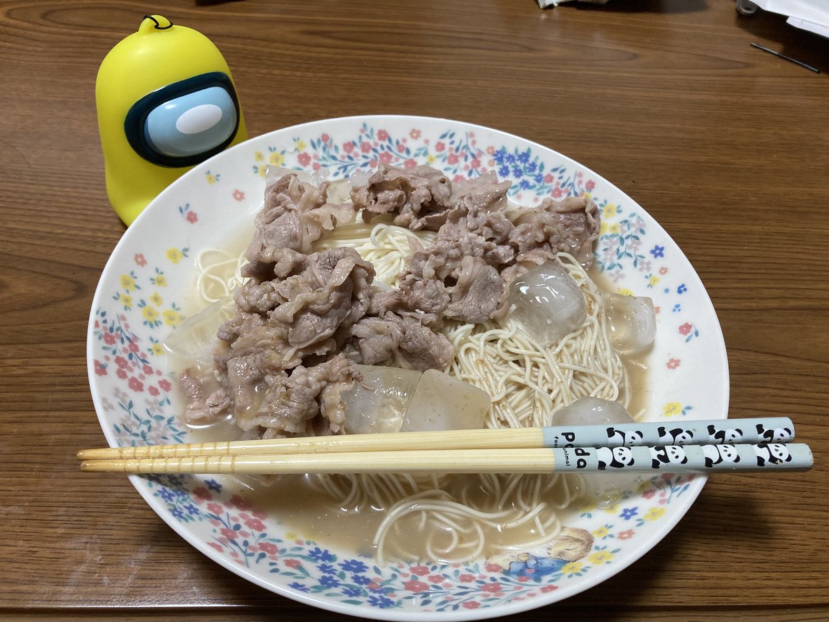 nanna0804's tweet photo. お昼はお手軽豚肉そうめん。

次は細切りきゅうり入れようと思う。 https://t.co/ba53xwxGsY