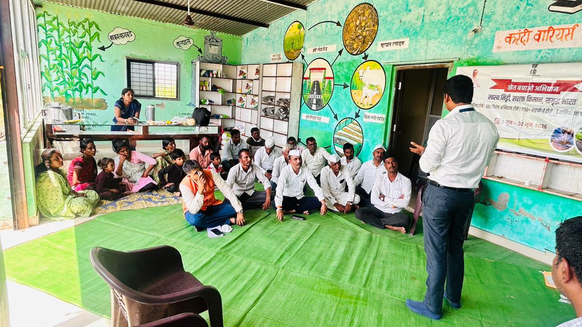 ICAR_DFR's tweet photo. A team of scientists from ICAR-Directorate of Floricultural Research, Pune, visited Kharandi village in Shirur taluka of Pune district under the ongoing Khet Bachao Abhiyan to create awareness among farmers on sustainable agricultural practices and efficient nutrient management. https://t.co/PZD8h6X2Ym
