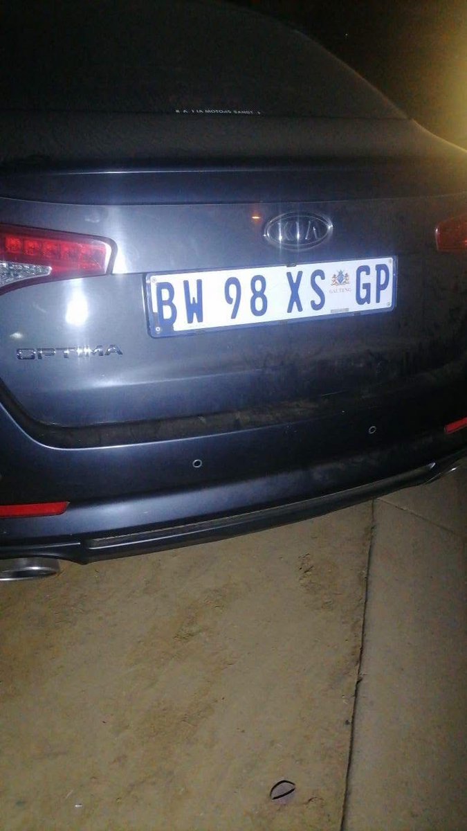 RealKoenaza's tweet photo. Vehicle left unattended at Buhle park, vehicle is unknown in the area. 

Checked with the police and the vehicle is not registered as stolen, possibilities are that the owner may be kidnapped or the owner is unaware

Our hotline number ￼⁨071 132 3563⁩ https://t.co/nLLgB8kxhg