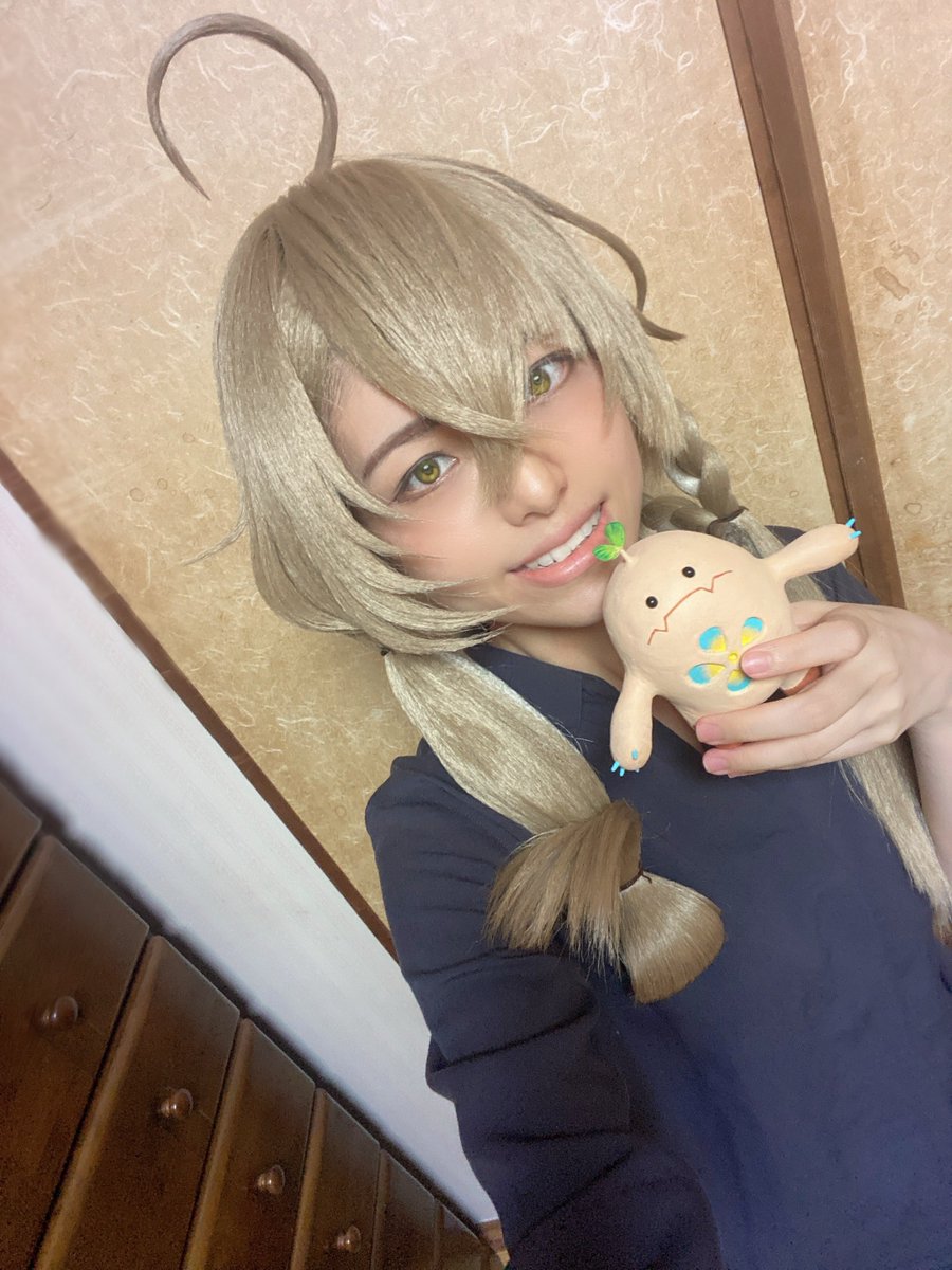 cos_sakurano's tweet photo. 帯留などの小物@chokoboatama 、武器・ピコ@ichi_siro 、ウィッグ@frontier_order は作成していただいております🙏とても素敵なものをありがとうございました😭

最後の調整頑張るぞー！！
写真は目玉の加工が当社比うまくいったので…🙏 https://t.co/htCkErgY8U
