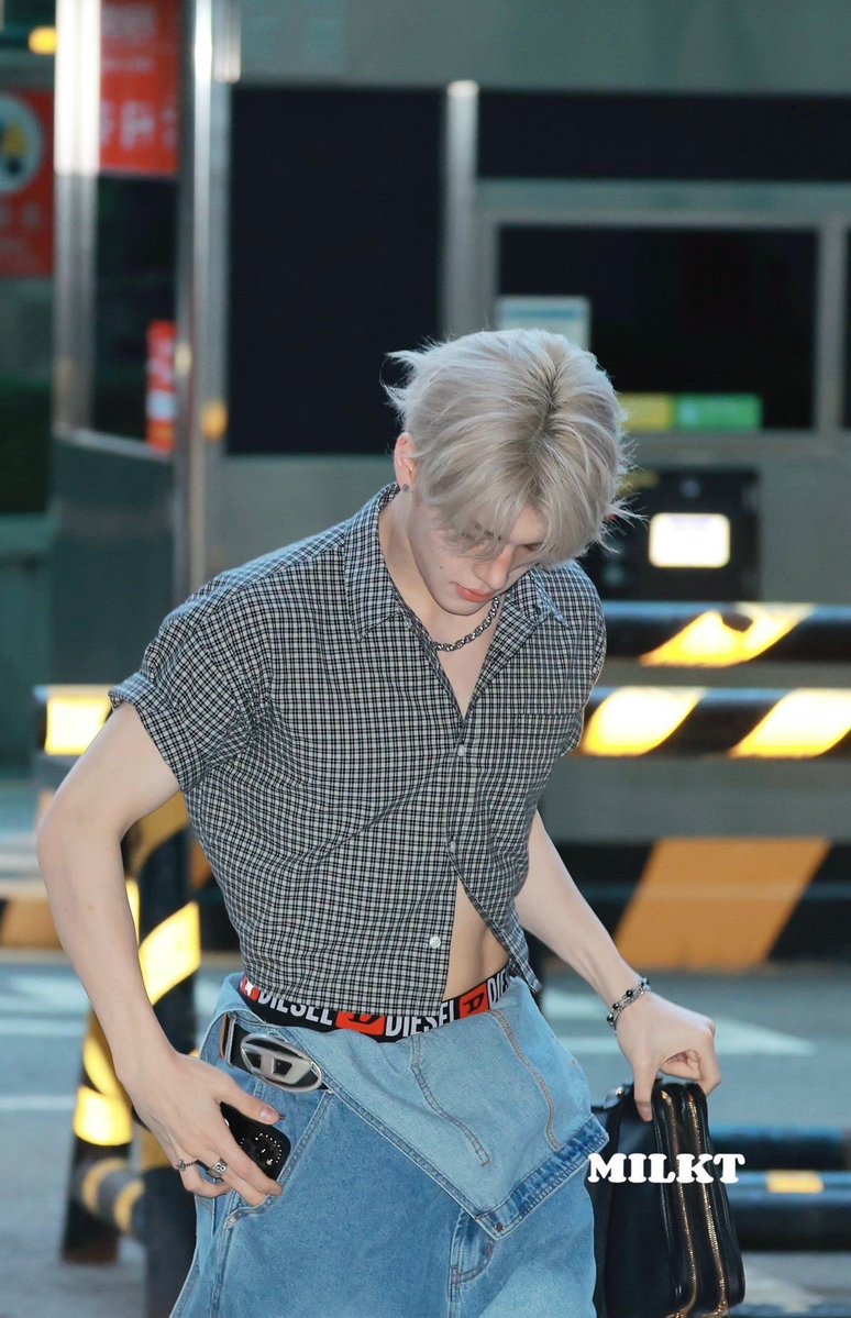 niel tweet media