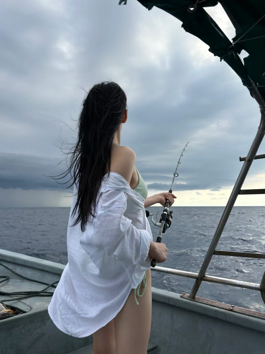 Alex11andro's tweet photo. 🌊 Chasing peace, one wave at a time https://t.co/uEwOO0ohma