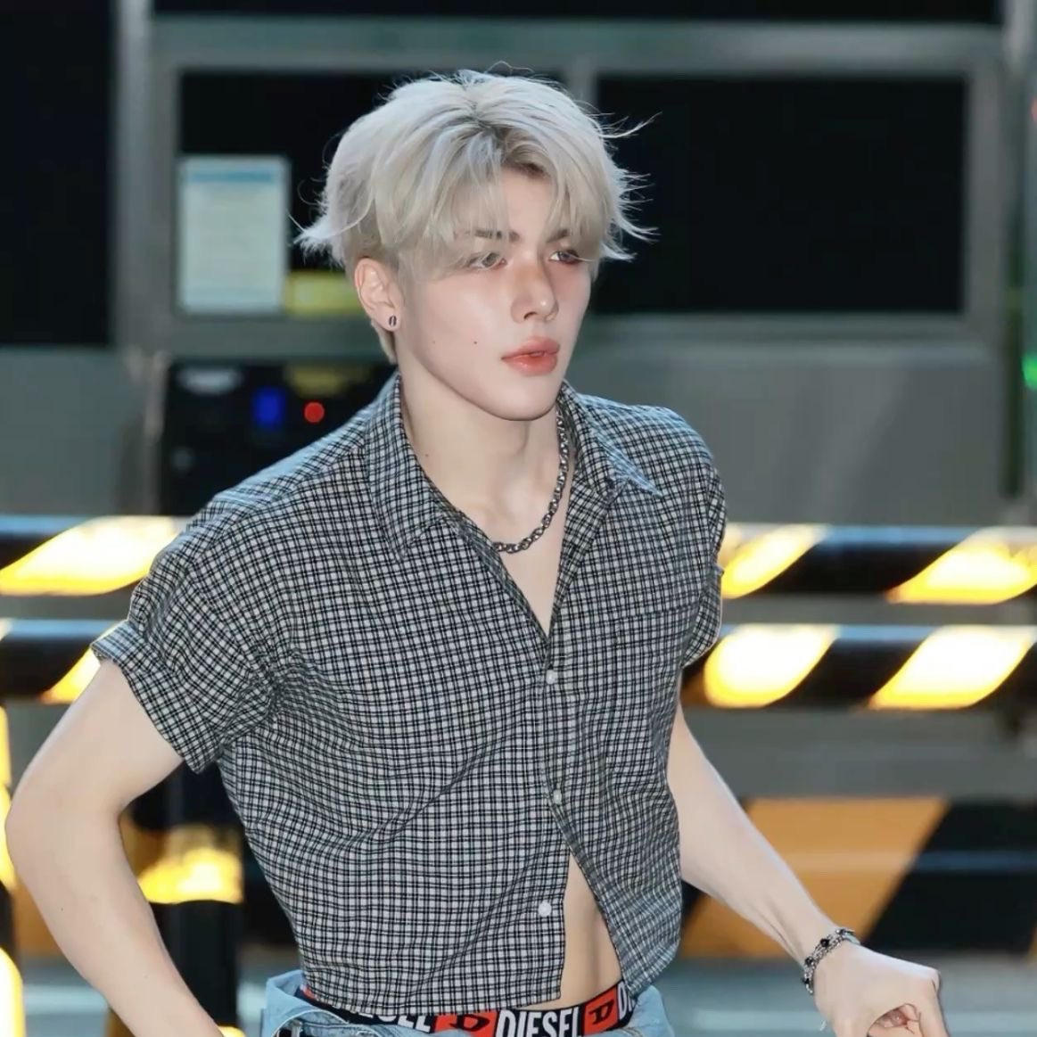 niel tweet media