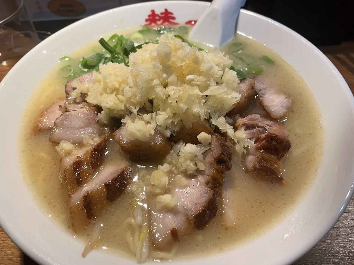 SKACORP0501's tweet photo. #にんにくラーメン賛平

チャーシュー麺♬
チャーシューもにんにくもモリモリ✌️
懐かしくもあり優しいスープが激ウマ。
ご馳走様でした😋 https://t.co/iO6jAHQcn8
