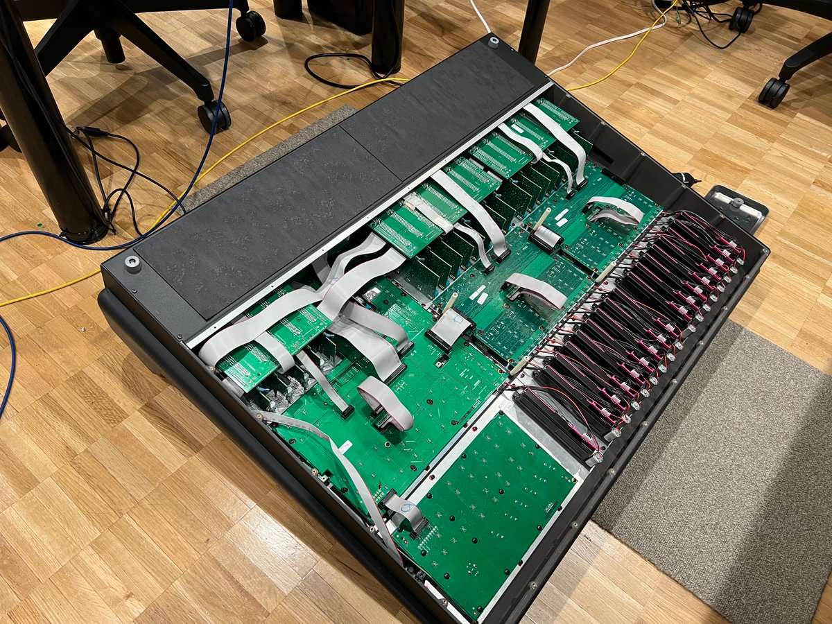 SoundInnStudios's tweet photo. 日々のメンテナンスの中で不具合が見つかった場合は、弊社のメンテナンススタッフが対応しています💨

今回は、MAスタジオのコンソールのマスター部分に不具合を発見。
原因となっていたケーブルを新たに製作し、対応を進めています🔧
湿度が高くなるこの時期は、機材のコンディションにも特に気を配る季節です☔

皆さまに安心してご利用いただけるよう、日々メンテナンスを行っていきます💪

#サウンドインスタジオ #soundinnstudios #soundinnstudio #soundinn #サウンドイン #MAスタジオ #アフレコスタジオ #メンテナンス