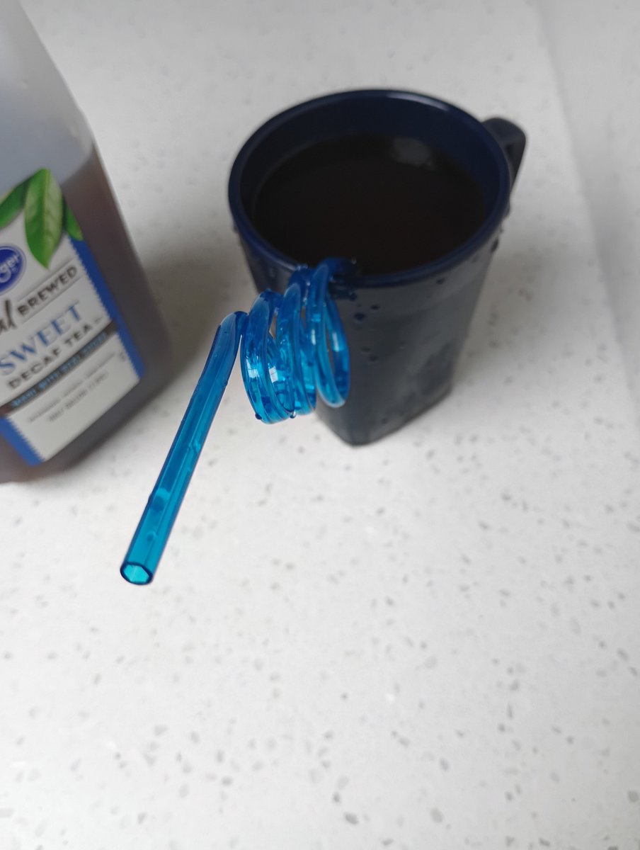 HungVampBrian's tweet photo. #Kroger #KrogerRealBrewedSweetDecafTea #DarkBlueMug #LoopStraw #BlueLoopStraw https://t.co/2nG5bvaSw3
