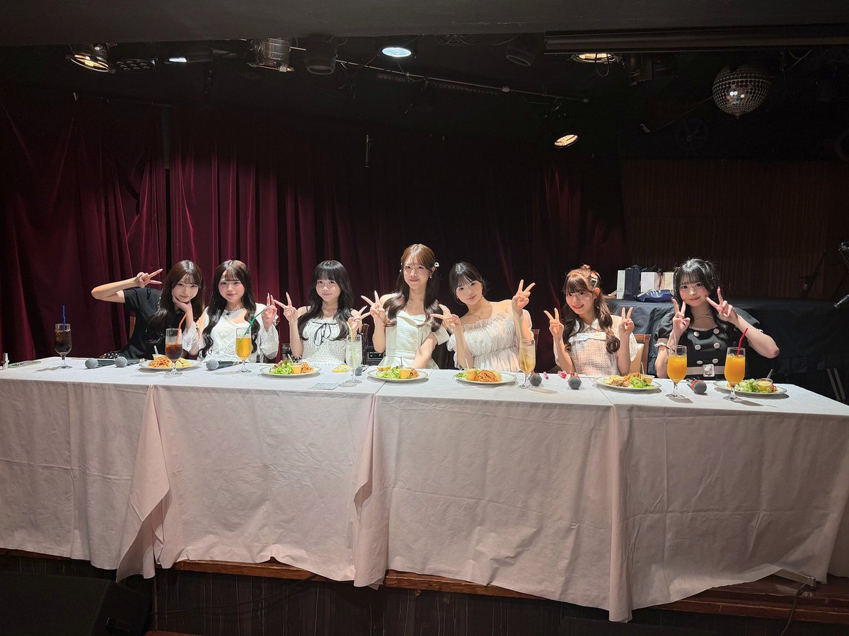 MEOWMEWofficial's tweet photo. MEOWMEWワンマンライブSS特典⟡.*
アフターパーティーお越しいただきありがとうございました！！ https://t.co/vqh1t2wACn