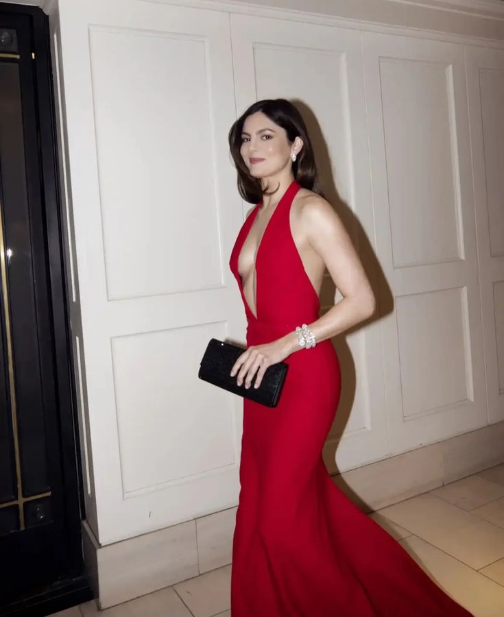 Ayishaaahh's tweet photo. Some people wear red. Monica Barbaro owns it. 🔥 https://t.co/V6PpOTwJJA