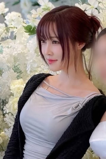 Ste_gOsH930's tweet photo. when Yuju attended her acquaintance's wedding weeks ago🤍 https://t.co/o3MIaX3G5Q
