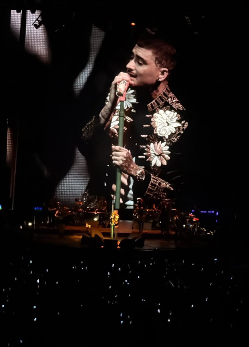 ZaynJMMex's tweet photo. Mas de Zayn está noche en #KonnakolTourGuadalajara https://t.co/1qCHgpVgN2