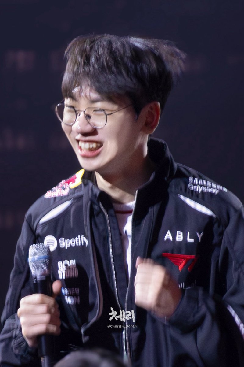 모mo tweet media