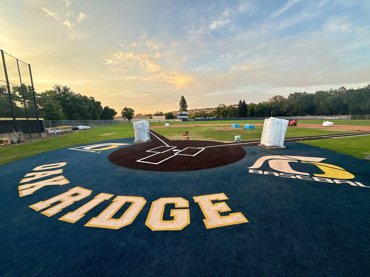 CoachJWhitmore's tweet photo. Turfed home plate circle &amp; baselines ✅

@OakRidgeBasebll https://t.co/YaSEeopcIK
