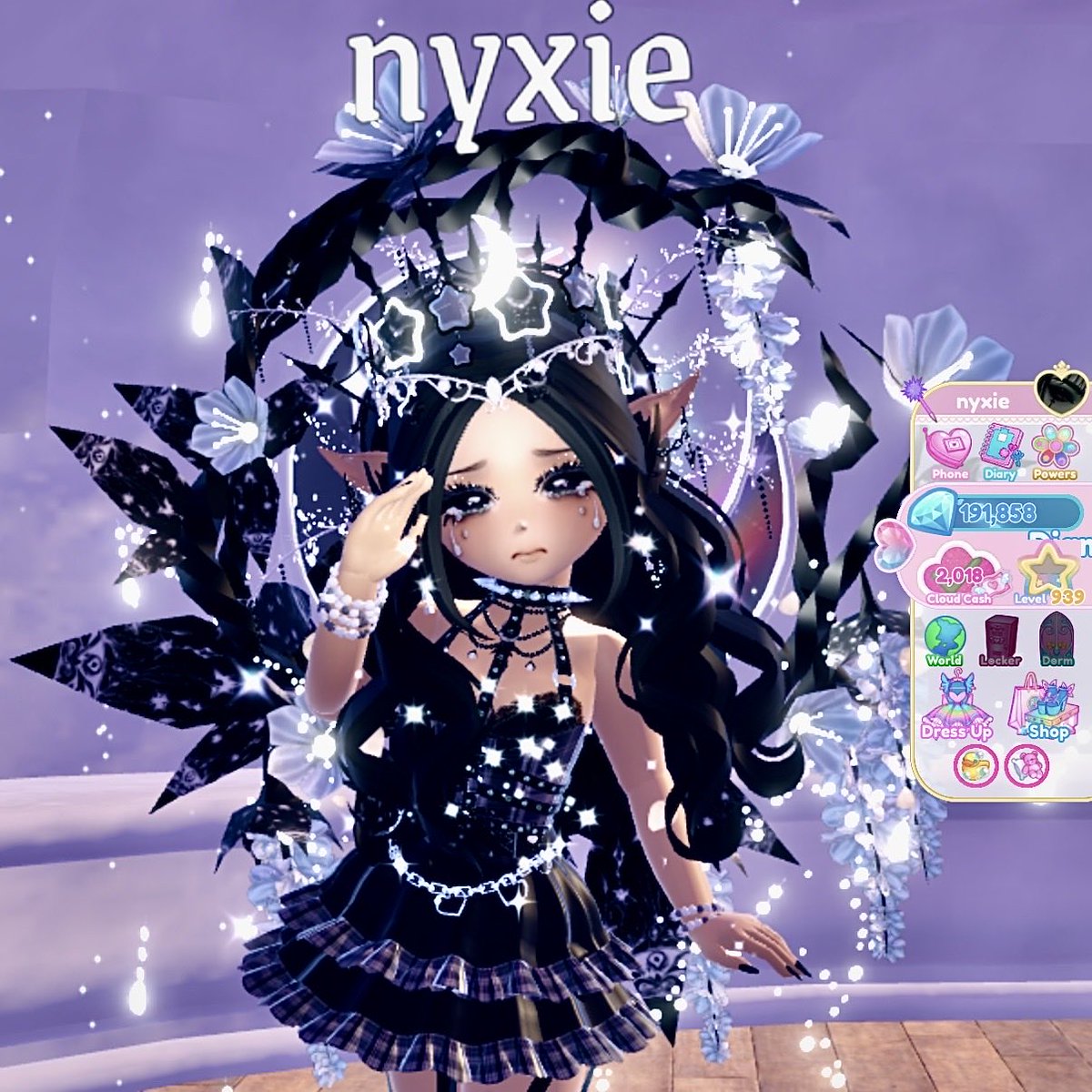 _nyx1ee_'s tweet photo. When you trade everything you have for moonlit and dream dust… help me I’m poor! 😭😂 #soworthit #royalehigh #rhtc #prettyhalos https://t.co/gpM4wQPU0Y