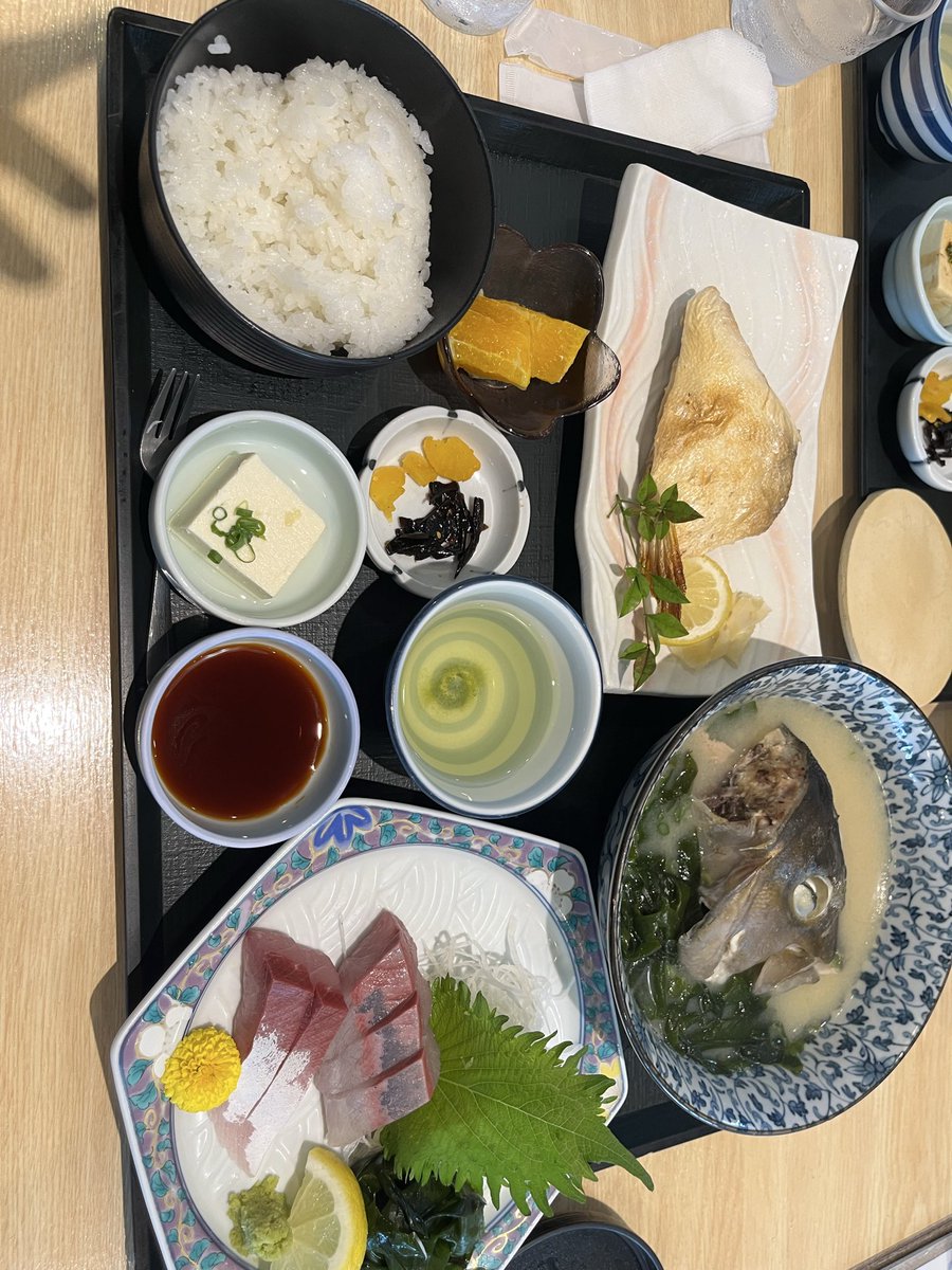 gan_yasu's tweet photo. はまちづくし〜😋 https://t.co/BkDHK9hRqC