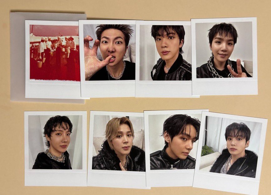 MochiBaby_7's tweet photo. Le vinyle édition limitée 613 est une pure merveille, et les Polaroids sont tout aussi magnifique https://t.co/lDXRgKbIRA