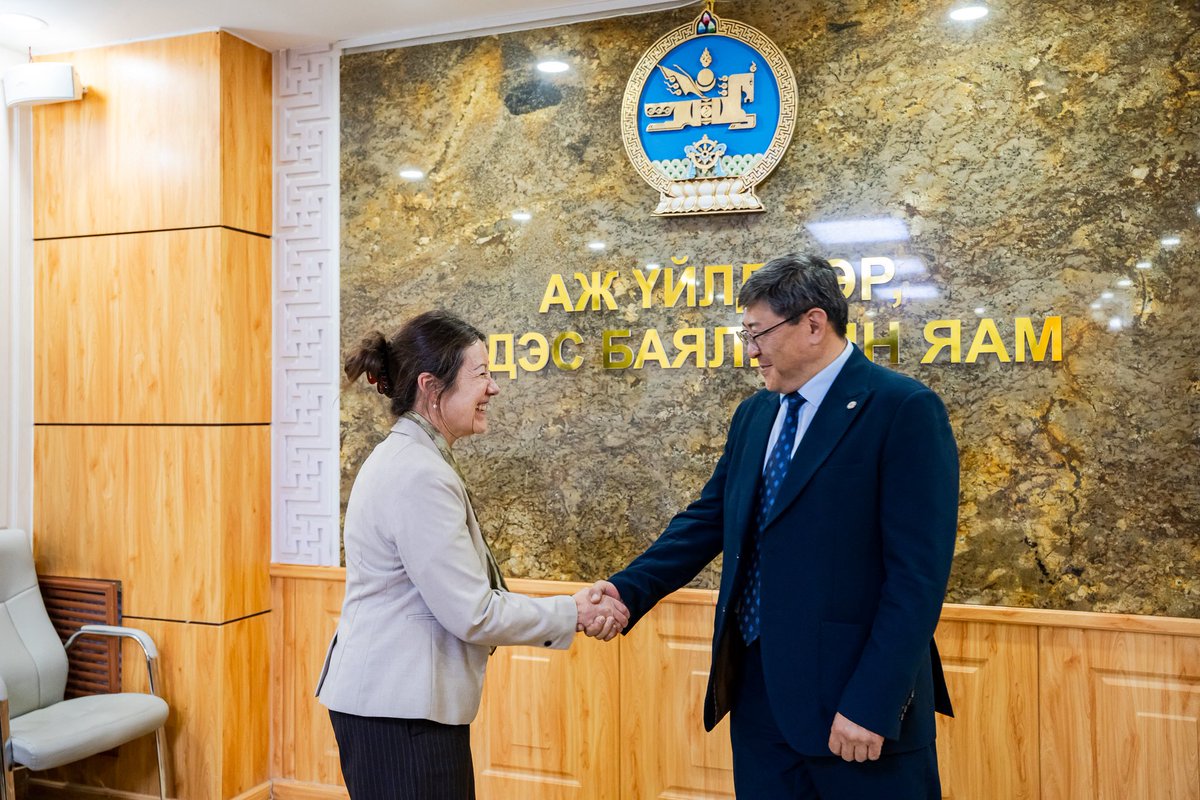 UKinMongolia's tweet photo. 🇬🇧🤝🇲🇳 Их Британи, Монгол Улс Чухал ашигт малтмалын хамтарсан ажлын хэсгийн анхны хурлаа зохион байгуулж, хамтын ажиллагааны шинэ үе шатыг эхлүүллээ. https://t.co/Oim3tKSf6h