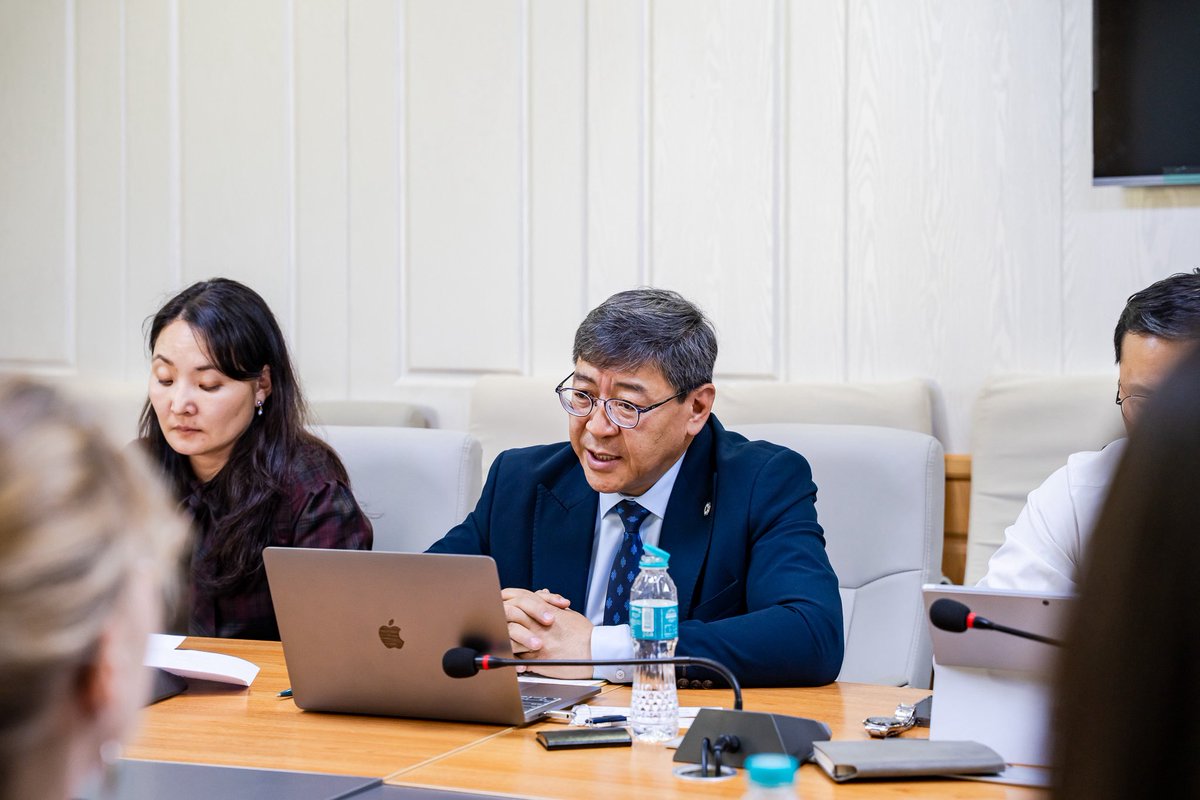 UKinMongolia's tweet photo. 🇬🇧🤝🇲🇳 Их Британи, Монгол Улс Чухал ашигт малтмалын хамтарсан ажлын хэсгийн анхны хурлаа зохион байгуулж, хамтын ажиллагааны шинэ үе шатыг эхлүүллээ. https://t.co/Oim3tKSf6h