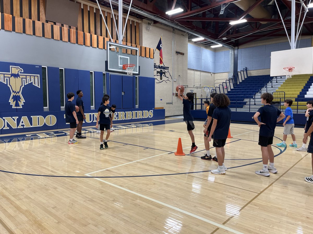 coronadoMBB's tweet photo. 2026 Summer Camp in the books. We had a great time. See you next year. 😀💙💛 Go T-Birds!!
@coronado_high @CoachMichaelPry @reynahustles https://t.co/O8uf9toUBa