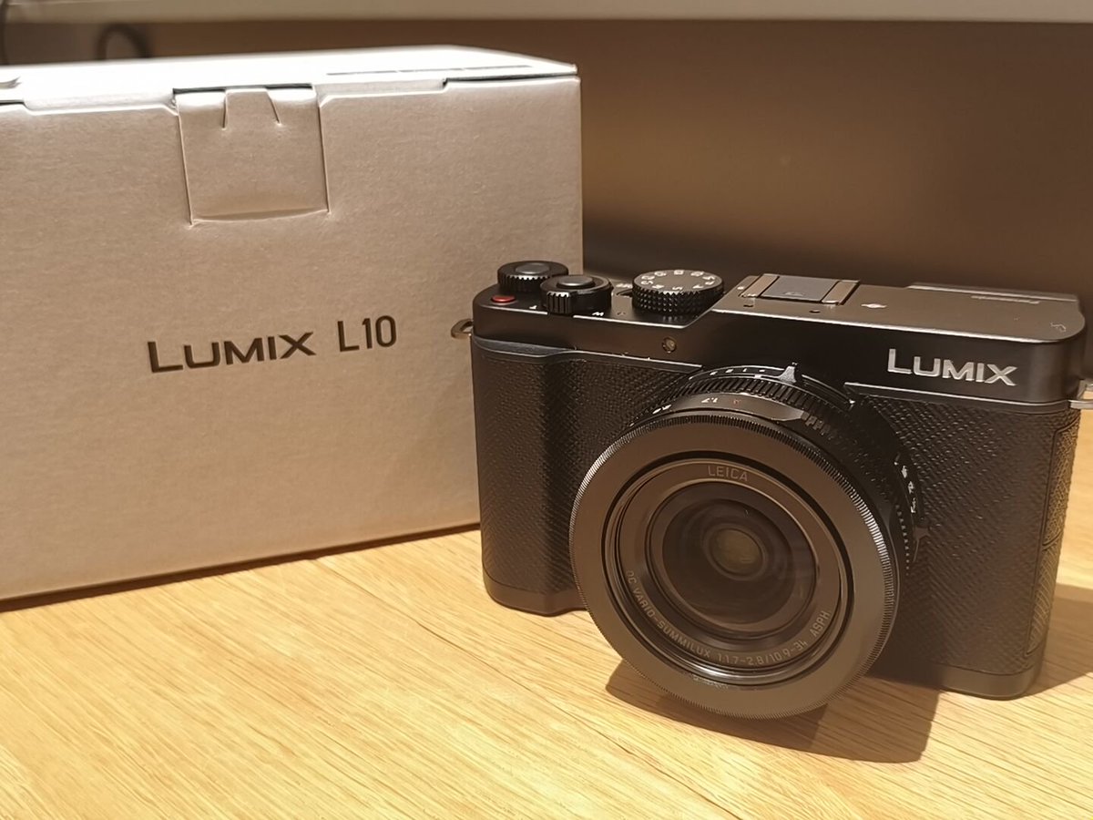 vonkmetsch's tweet photo. ゲットしたぞ！！！
Panasonic L10だぁぁぁぁ https://t.co/1qa4G4U0na