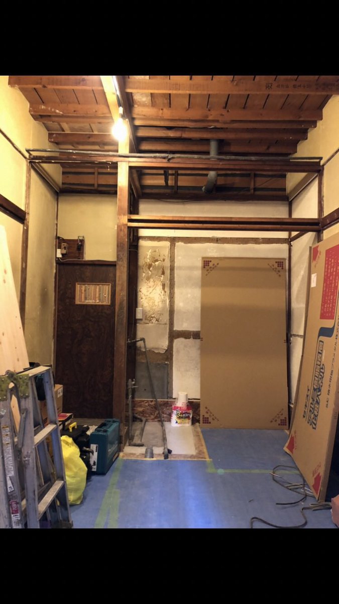 cafe3_'s tweet photo. threeは、高円寺南で2〜3年ほど間借り営業をしたのち、同じく高円寺南で自店を構え、2年足らず営業しました。その後、現在の高円寺北へ移転しています。
写真は、ひとつ前の店のものです。6畳もない、今よりずっと小さな空間でした🕰️

【6/18(木)】
14:00-19:00／20:00-23:30
L.O. 各閉店1時間前 https://t.co/AyQieDkrNX