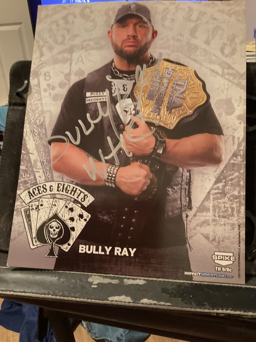 YogaDoing's tweet photo. @FirstNameJ0hn I went to the meet and greet at TNA’s Slamaversary in 2013 here in Boston. Got to meet all of the Knockout’s, my fav was @VelVelHoller and @gailkimITSME. Met @bullyray5150 and Mr. Anderson. Waiting in line bully n Anderson n myself started talking 💩we had a blast. Good times https://t.co/Ei4iGPCqVZ
