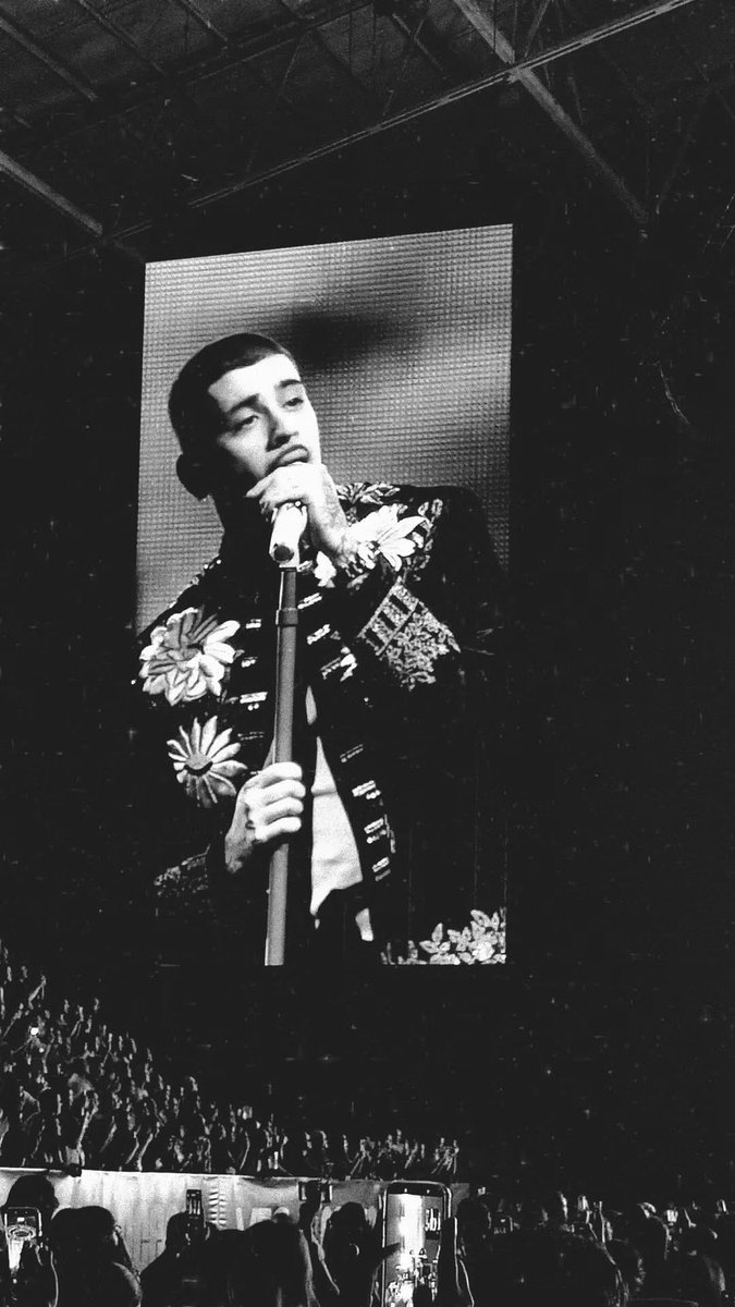 ZaynJMalikARG's tweet photo. Zayn está noche en el show de Guadalajara, México 😍 LA BELLEZAAAAA https://t.co/6mKXBTDGuY