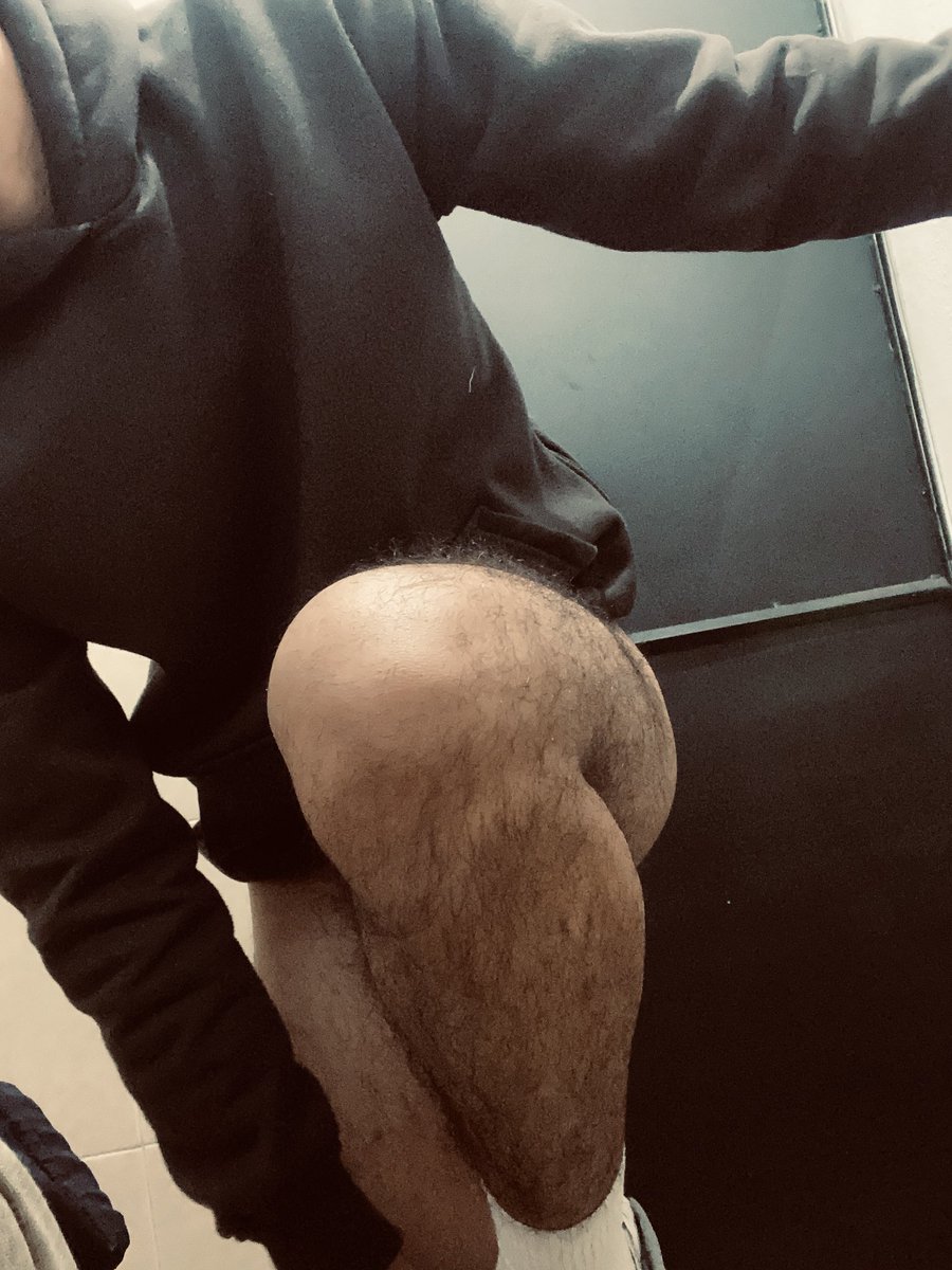 vontysi's tweet photo. Deseando el morbo de los hombres en el gym #gay #gym https://t.co/0GrJZ1cprj