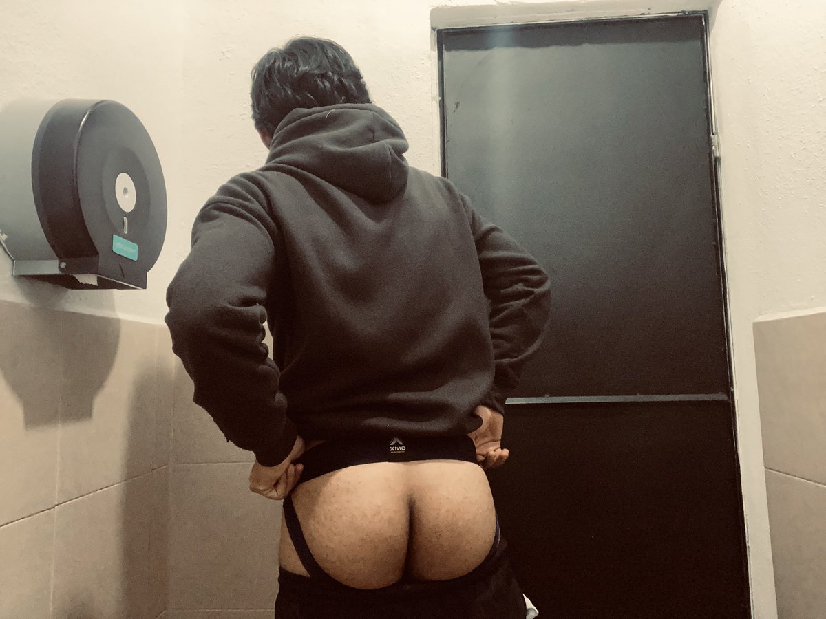 vontysi's tweet photo. Deseando el morbo de los hombres en el gym #gay #gym https://t.co/0GrJZ1cprj