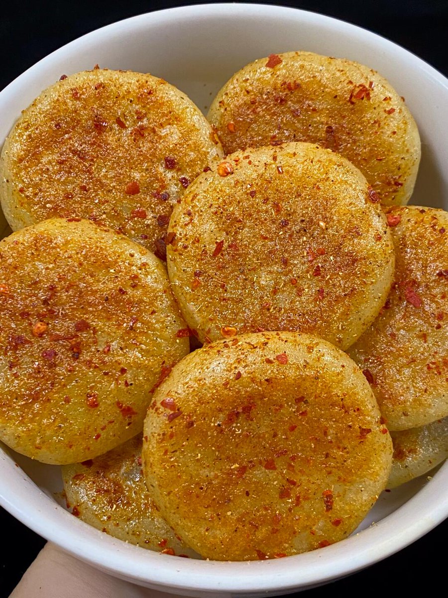 takaarya19's tweet photo. Just pulled these golden, crispy hash browns straight from the pan—smells like weekend perfect ， https://t.co/3NMdDlFnpb