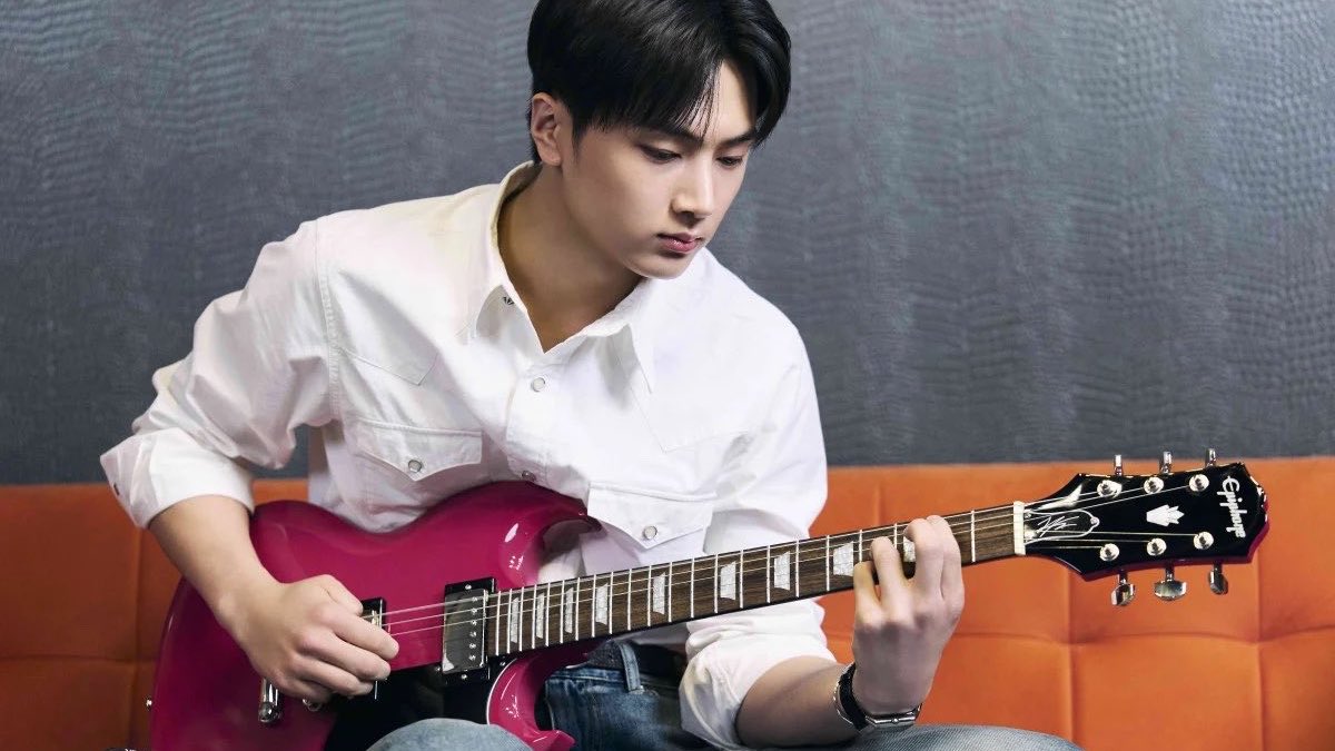 noisynj's tweet photo. just thinking about how much he loves guitar and now he has a signature guitar of his own……ohmygod jayyyy i couldnt be more proud of and happier for you!!! 🫳🏻 https://t.co/wCx3HfmgOv