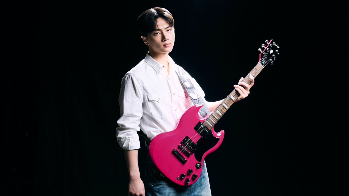 noisynj's tweet photo. just thinking about how much he loves guitar and now he has a signature guitar of his own……ohmygod jayyyy i couldnt be more proud of and happier for you!!! 🫳🏻 https://t.co/wCx3HfmgOv