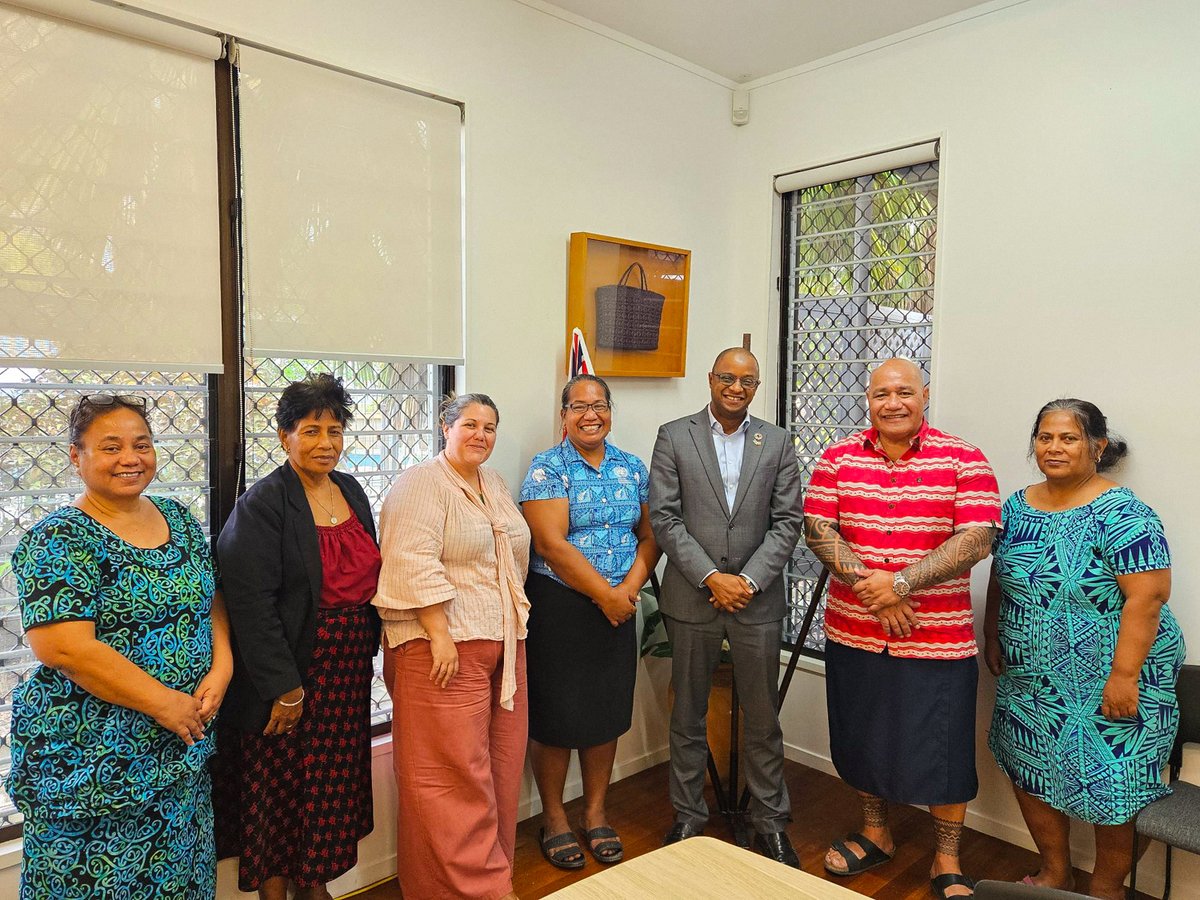 UNinMicronesia's tweet photo. 🇺🇳🤝🇰🇮 During his mission to Kiribati, UN Resident Coordinator @MamadouKane_UN met with key development partners, including Australia 🇦🇺, New Zealand 🇳🇿, Japan 🇯🇵, China 🇨🇳, to strengthen collaboration and advance shared priorities for the #SDGs. 🌺🌏✨ https://t.co/asHlFXqbo1