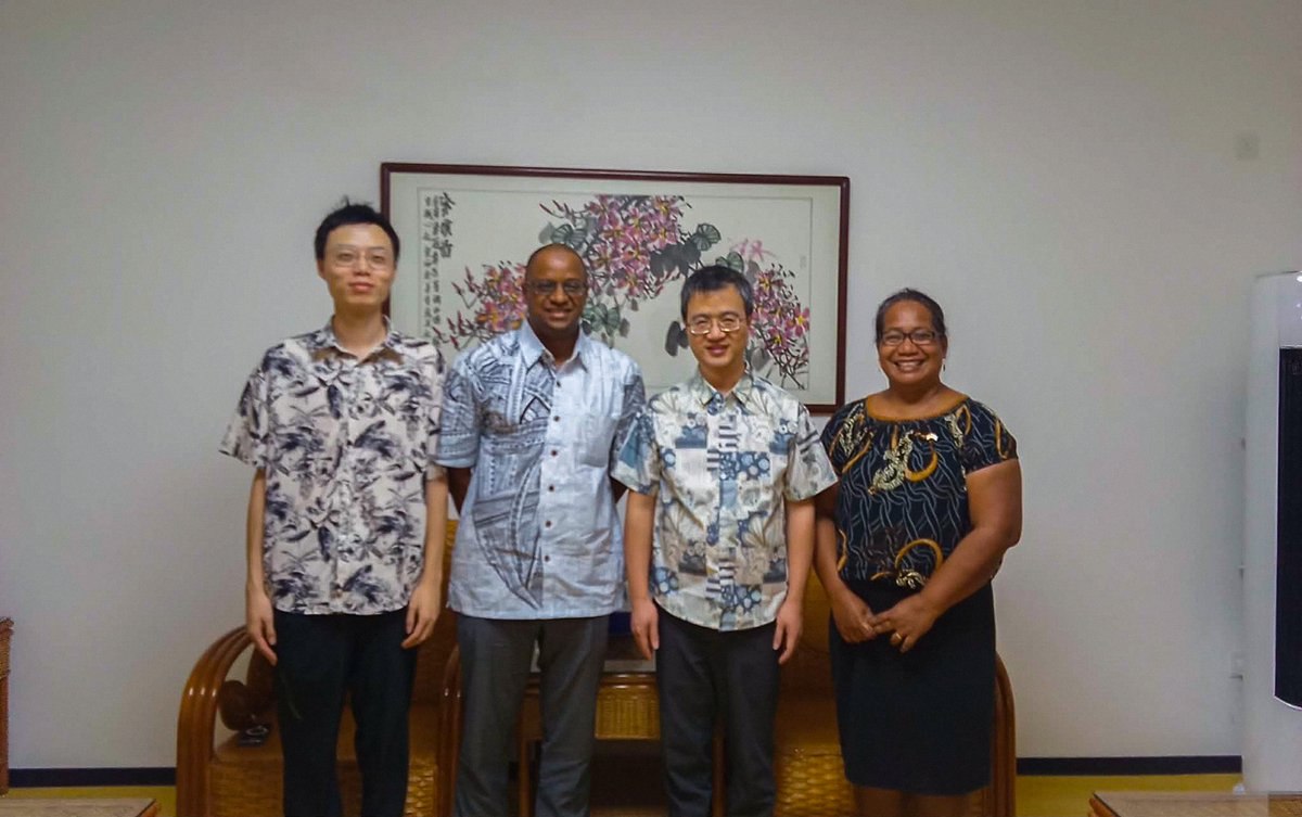 UNinMicronesia's tweet photo. 🇺🇳🤝🇰🇮 During his mission to Kiribati, UN Resident Coordinator @MamadouKane_UN met with key development partners, including Australia 🇦🇺, New Zealand 🇳🇿, Japan 🇯🇵, China 🇨🇳, to strengthen collaboration and advance shared priorities for the #SDGs. 🌺🌏✨ https://t.co/asHlFXqbo1