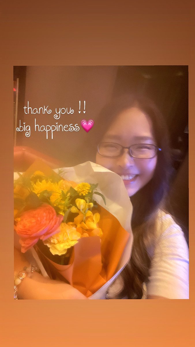 uranaiAMI's tweet photo. あらためまして、今年もたくさんのお祝いをいただきましてありがとうございました😍💗😭💗✨✨みんな。。大好き😭💗💗
パートナーさんから可愛くて元気いっぱいな🦁カラー🌸をいただいたので、ドライフラワーに挑戦します💪✨ https://t.co/FFGXGOl3z3