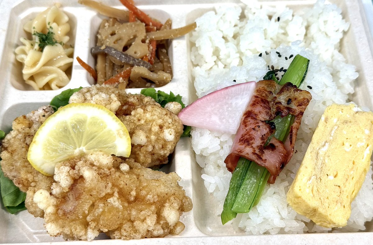 Leon2019_4's tweet photo. 今日のランチは、treizeさんの週替わり弁当😊今週は鶏胸肉の唐揚げ弁当✨ニンニクしっかり味濃いめで美味しいです。
#ランチ #弁当 #行田市 #行田 #treize https://t.co/1D3HweQFQ9